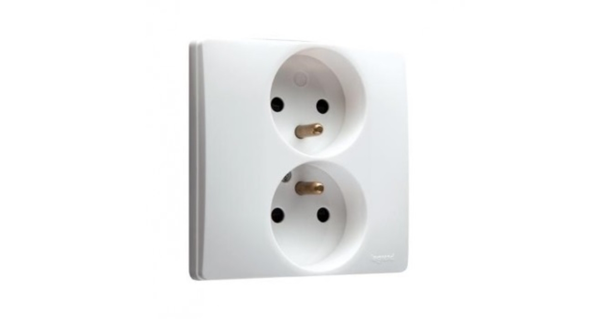 LEGRAND Prise 2 x 2P T verticale Niloé 16 A compacte bornes